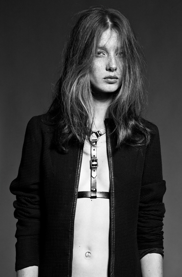 ain-t-no-love:  Jo @ Paparazzi Models by Richard Bakker. 