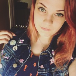 waytoomuchinformation:  gloskull:  Bein’ cute in my cute vest made by @waytoomuchinformation !!  THIS BABE!