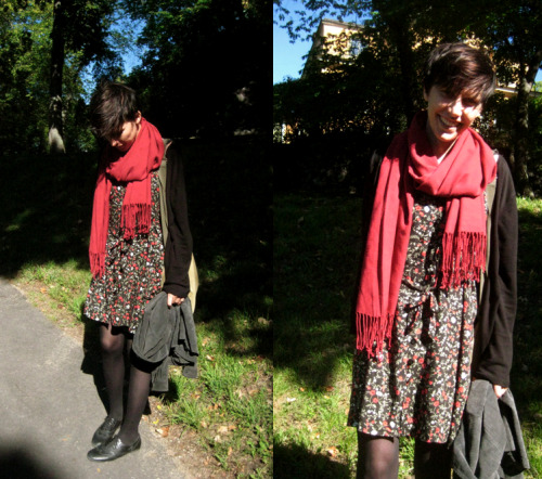 Ronja looking lovely in the autumn sun in her vintage floral dress! Photo taken by Vandopo