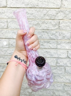 thatsocalledgirl:  My nails go with my bong 🌸