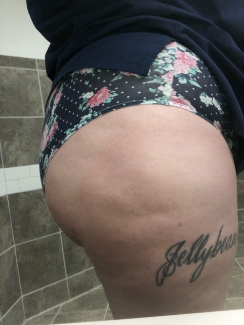 unicornsanddevilhorns: Rare day that I wear panties…they’re cute af tho.