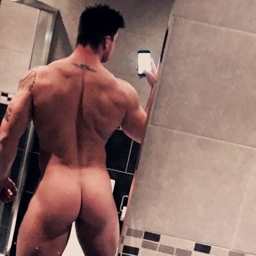 mystraightfriend:  Mystraightfriend.tumblr.com