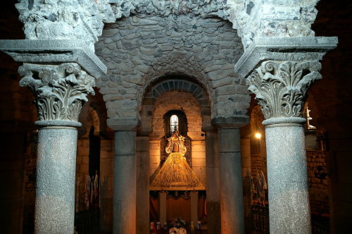 ars-videndi: The crypt of Basilique Notre-Dame-du-Port, Clermont-Ferrand, Auvergne Notre-Dame-du-Por