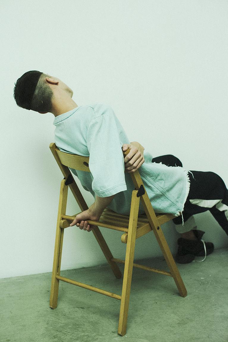 verluste:  Photography: Lea Colombo Styling: Benjamin BrouilletModel: Oliver Beard