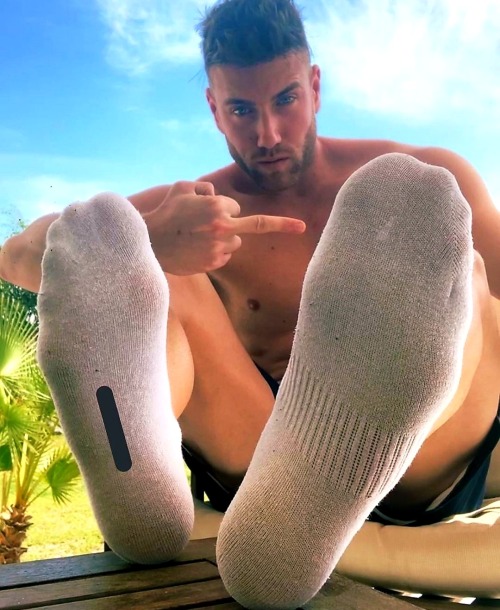 socksandskins:https://socksandskins.tumblr.com/