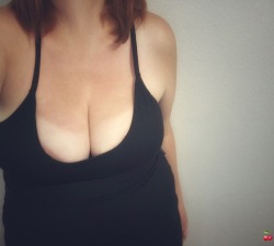 cherryredtoes:  Tan lines…..☀️