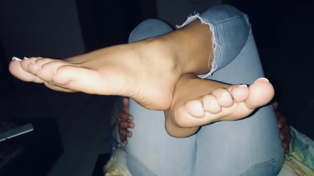 footfetishlifestyle2-deactivate:Footfetishlifestyle 👣😍 baby girls feet in jeans🤪