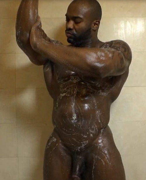 oofahpapa:  reefs231:   I sometimes leave the shower curtain open when I know my son is home. I know he likes watching me…   ♂♂ http://oofahpapa.tumblr.com/archive