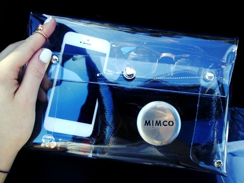 lunaison:  blisque:  phoe-bs:  obsessed with my new clear clutch   I WANT ONE ZOMG