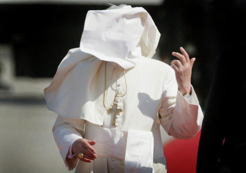 bikinipowerbottom:tastefullyoffensive:The Pope vs. Wind (via The Atlantic)I’m climbing up the 