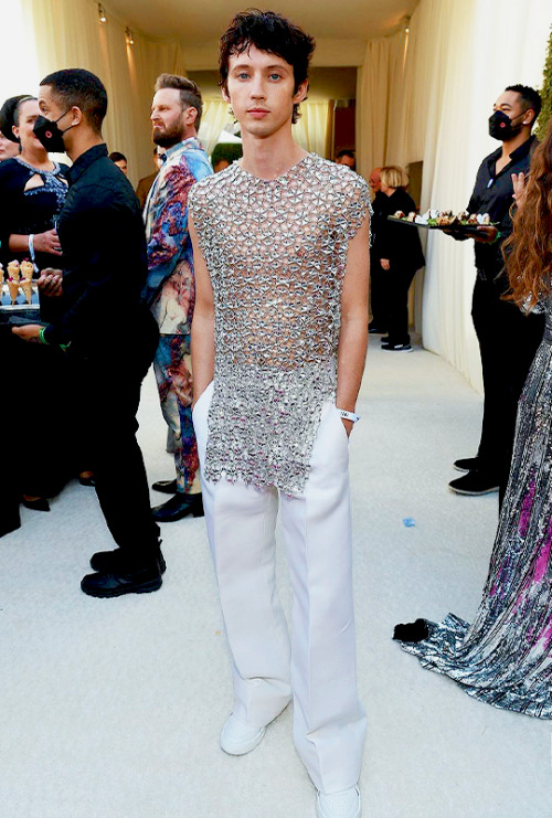 rager-teenager: TROYE SIVAN Elton John AIDS Foundation’s Academy Awards viewing party (March 27, 202