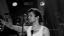 louistomlinsonsgifs:@Louis_Tomlinson: :)