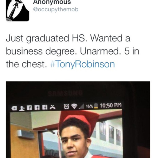 krxs10:!!!!!!!!!!!!! LOOK AT THIS SHIT !!!!!!!!!!!!!An Unarmed Black teen was just shot dead by police on #BlackOut Day.19-year-old unarmed teen, Tony Robinson, was shot and killed by police in Madison, Wisconsin last Friday night. According to several