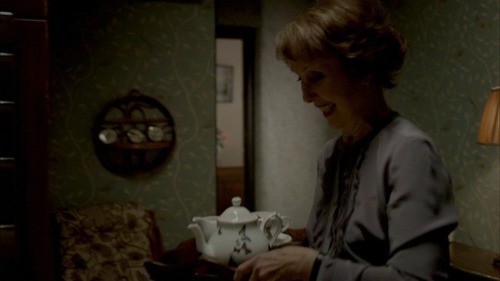 gosherlocked:ebaeschnbliah: POT … KETTLE … CAULDRONImpressions - and a little bit more - from Sherlo