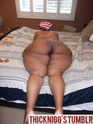 thicknigg:  Look at this Former SSBBW Model  Ms Backyard…. I tackle that Ass today….