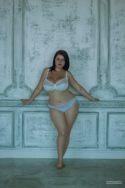 Full figured plus size women