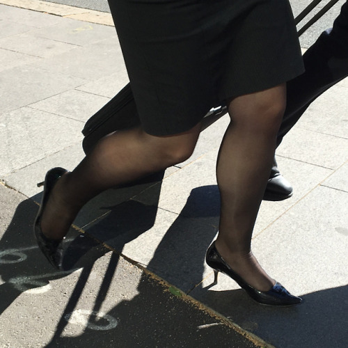 beautiful-pins: Sexy businesswoman