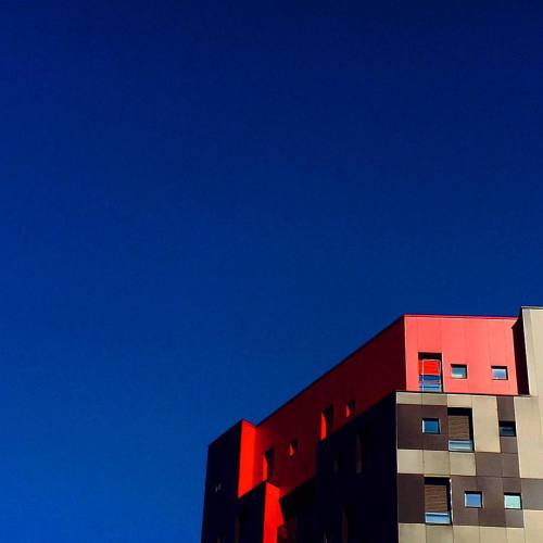 #composition #minimal #insta_sky_lovers #insta_minimal #architecture #archilovers #building #streetp