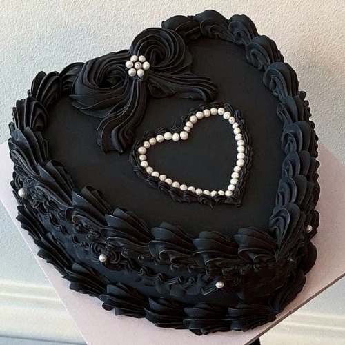 vampirekittn:pink and black cakes ♡ 