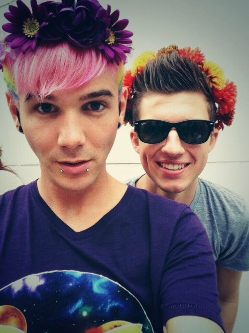 mrsdoctorpepper:  Mathew Lush and Nicholas Laws are the cutest couple. Plus their channel is amazing! I love their videos :)