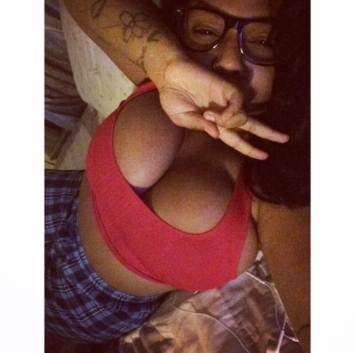 aestheticsofmelody:  I just be chillin ‘ 