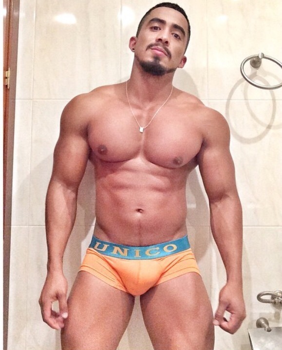 bigthingsss:  Pecs