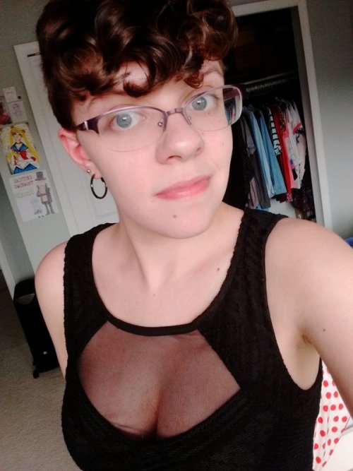 Sex fendergender:  looking better in black than pictures