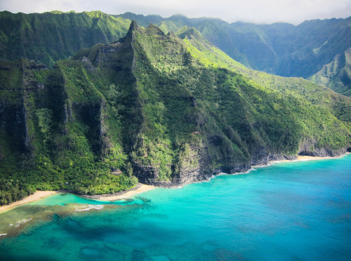 surf4living:  welcome to paradise. kauai, hawaii ph: alfred hermida