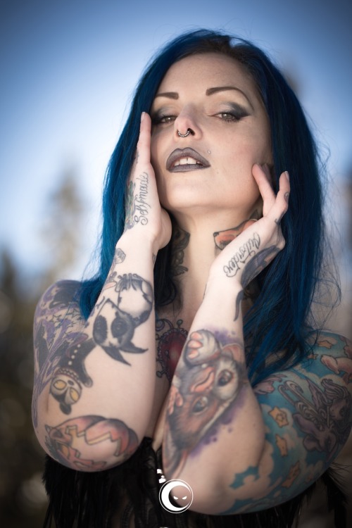 inblackphoto:  Riae|snow|wood|blackdress|NOPHOTOSHOP mod: riae sg