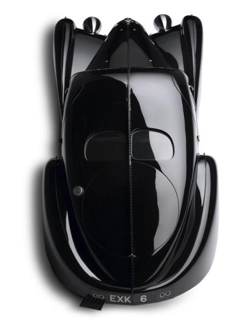 noirsinoir:  gentlementools:  Moving art - 1938 Bugatti 57SC Atlantique   Art indeed .. 