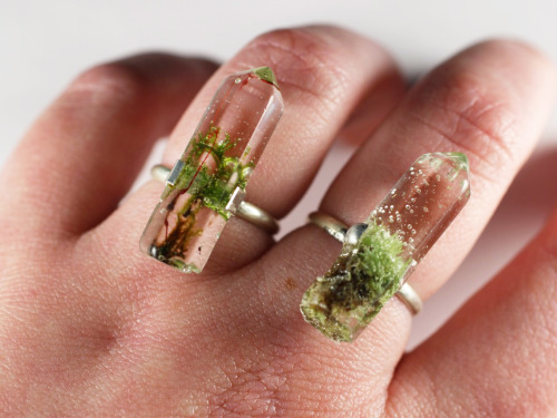 westernherbalism:Moss of the Woods Botanical JewelryUnique jewelry for the avid nature nerd! At Moss of the Woods, we strive to create wearable art that celebrates the beauty and complexity of the natural world. Resin pendants with preserved botanical