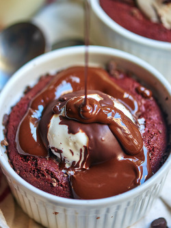 fullcravings:showmetheyummy:Deep dish red velvet cookies for two - a perfect Valentine’s Day treat! 