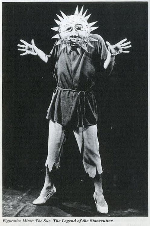 c86:  Taken from Mark Stolzenberg’s Be a Mime, 2001 