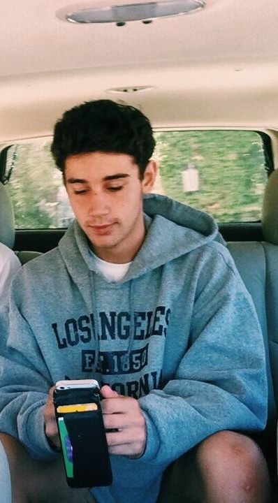 gotcakeornah:  can I be the next one to wear that sweater 