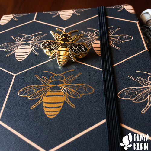 mayakern:i am SO HAPPY to finally be able to reveal my Bee Sanctuary Set – comprising a gold foil ac