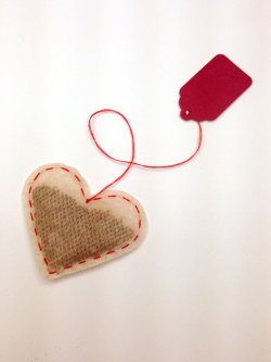 snootyfoxfashion: Heart Shaped Tea Bags from absolutelee