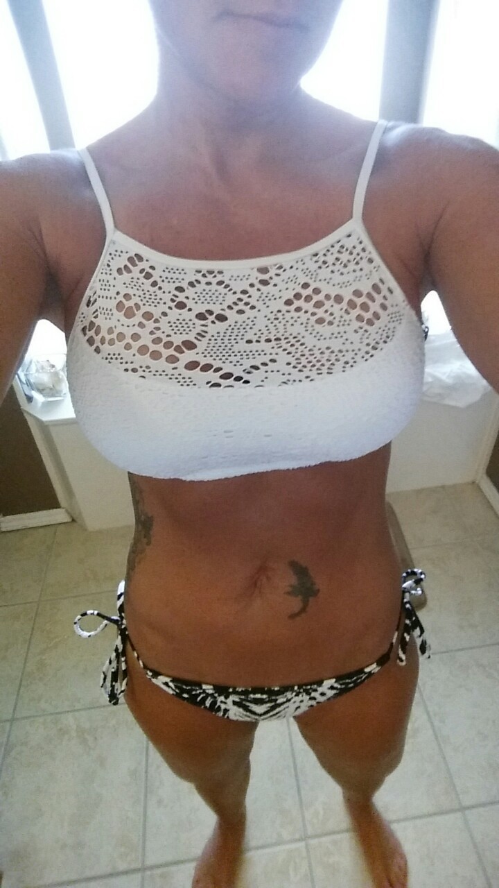 kinkymedic:  Sun and pool time today :)