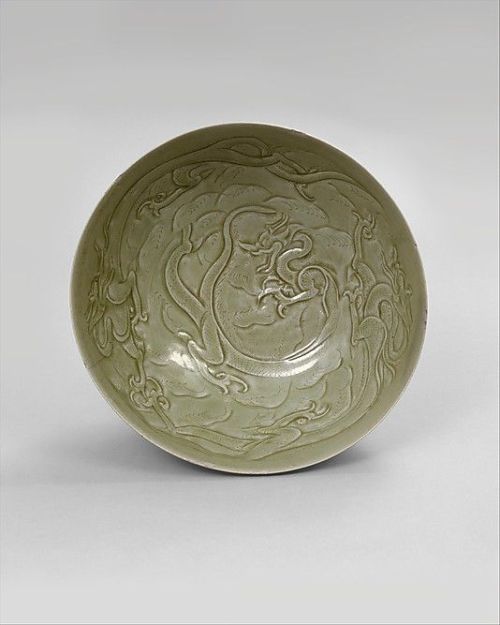 Bowl with Dragons among CloudsChina, Five Dynasties period, circa 10th century,Stoneware with carved