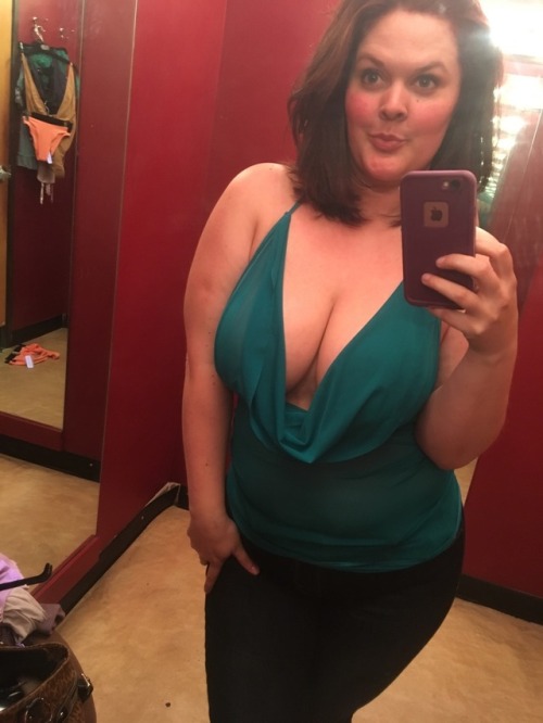 eulogy1776: boobsbrewsnbones: Goofin off! Beautiful woman