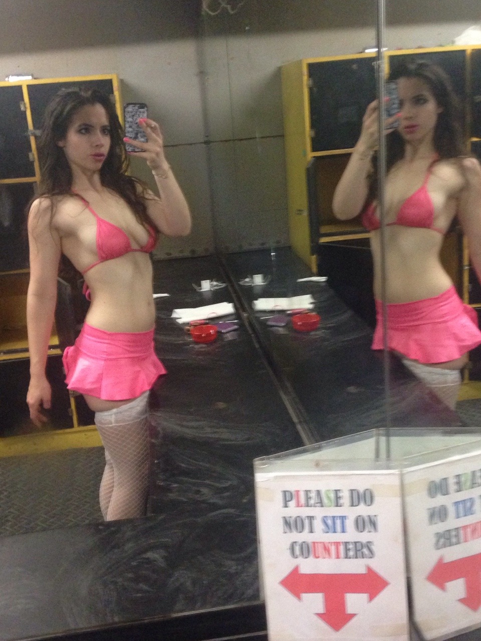 cosmicgirl420:neon pink siren 💖