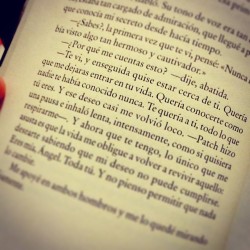 Pinche patch lo amo &lt;3 #patch #hushhush #hus #cipriano #jev #love #nora #loveyou #loamo #libros #finale #book #sagahushhush #amoapatch #like #likes #like4like #morelikes #tagsforlikes #morelikes #follow #followme #followback #followers #morefollowers