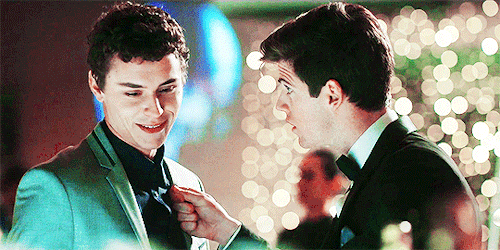 pologuzman:  Ander + being a happy, adorable angel in 1x01