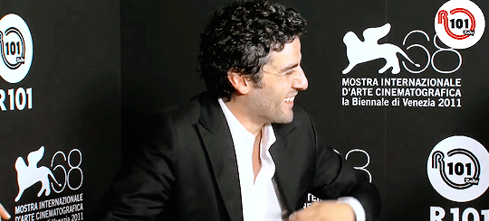 justoscarisaac: Oscar Isaac being adorable – (01/∞)