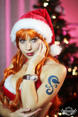 hotcosplaychicks:  Merry Xmas from Nami by AmuChiiHinamori  