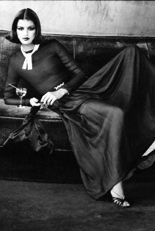 sharontates:  Janice Dickinson for Vogue, November 1975. Photo by Arthur Elgort