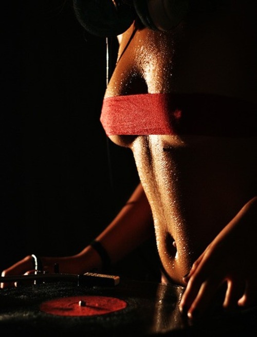 vinylespassion:  DJ by Christopher Stanczyk. 