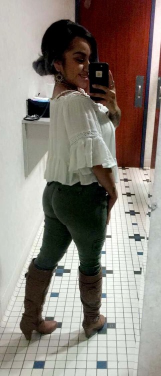 marie2403: Just a little booty