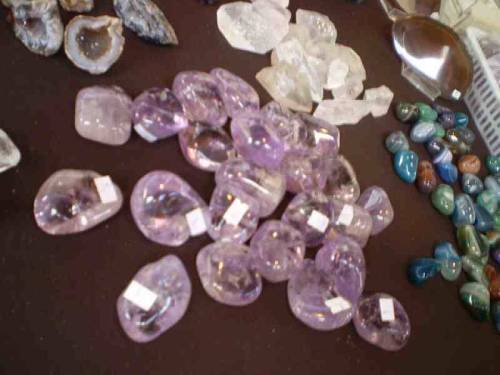 Products made of polished minerals and stones offered for sale during Lwóweckie Lato Agatowe (Lwowek