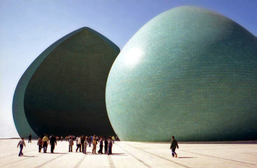 s-h-e-e-r:  Al-Shaheed Monument and Museum, adult photos