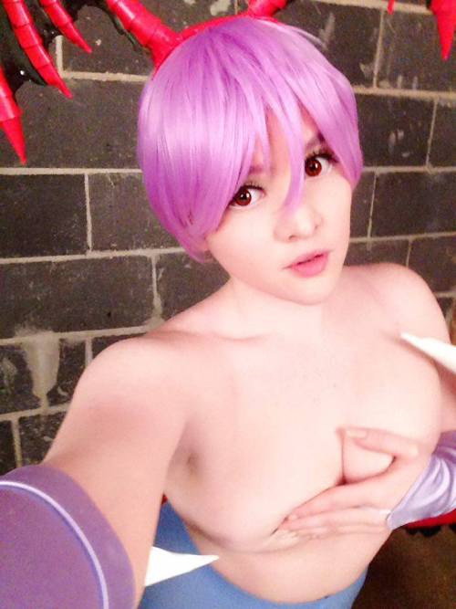 usatame:  nsfwfoxydenofficial:  Here are some NSFW behind the scenes pics of my Lilith from all of the Darkstalkers shenanigans that happened a week ago for @cosplaydeviants. ;)  <3 More pictures to come later of me and the other lovely ladies as well.